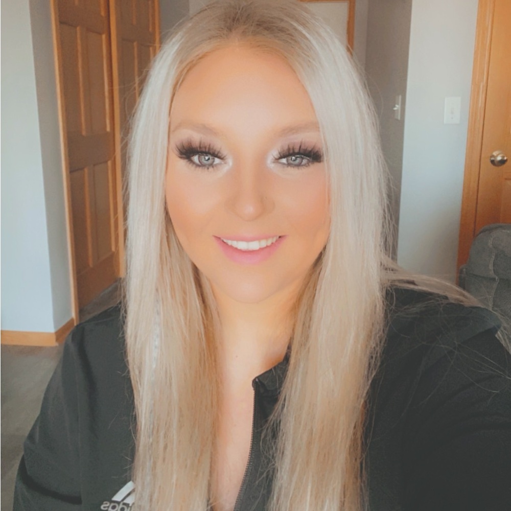 Meet your Posher, Courtney